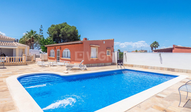 Odsprzedaż - Villa - Heredades - Costa Blanca
