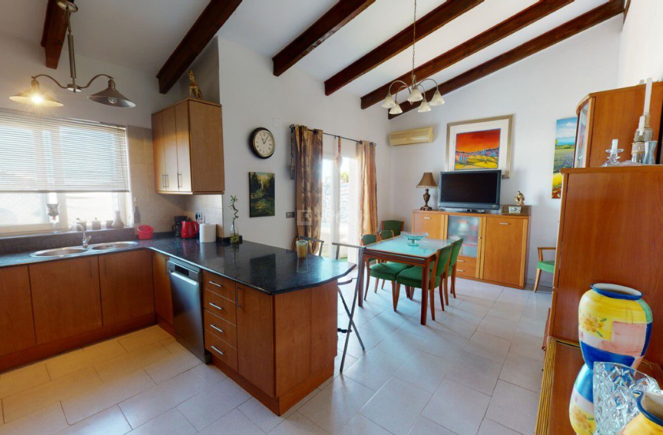 Odsprzedaż - Villa - Los Belones - Inland