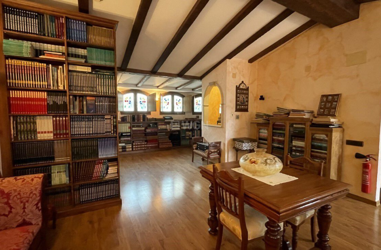 Odsprzedaż - Kamienica - Torrevieja - Costa Blanca