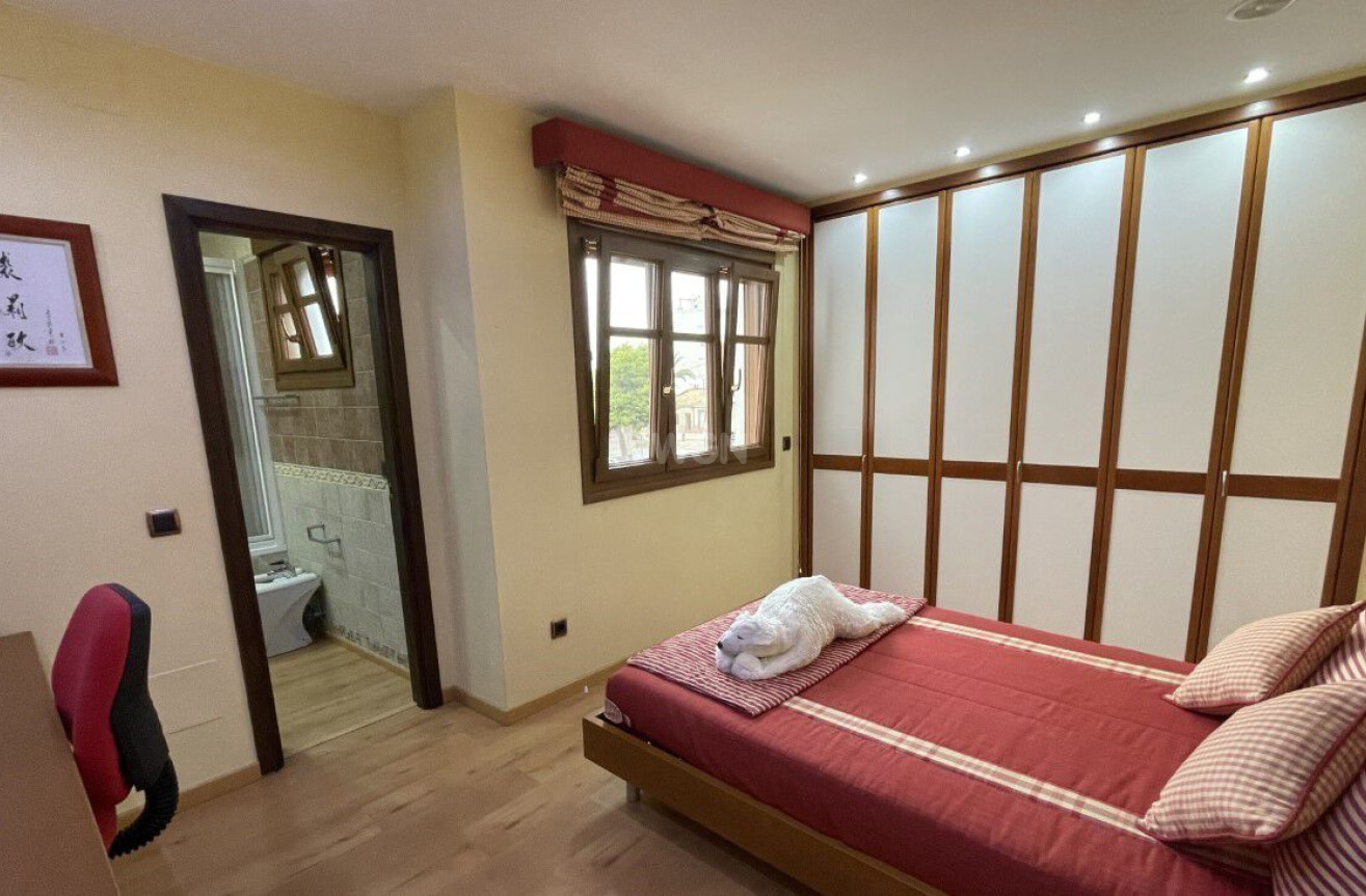 Odsprzedaż - Kamienica - Torrevieja - Costa Blanca