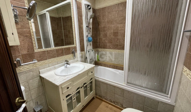 Odsprzedaż - Kamienica - Torrevieja - Costa Blanca