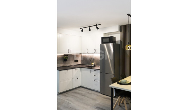 Odsprzedaż - Mieszkanie w bloku - Torrevieja - Costa Blanca