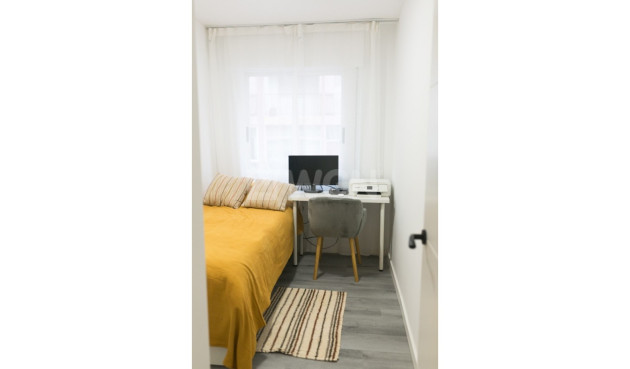 Odsprzedaż - Mieszkanie w bloku - Torrevieja - Costa Blanca