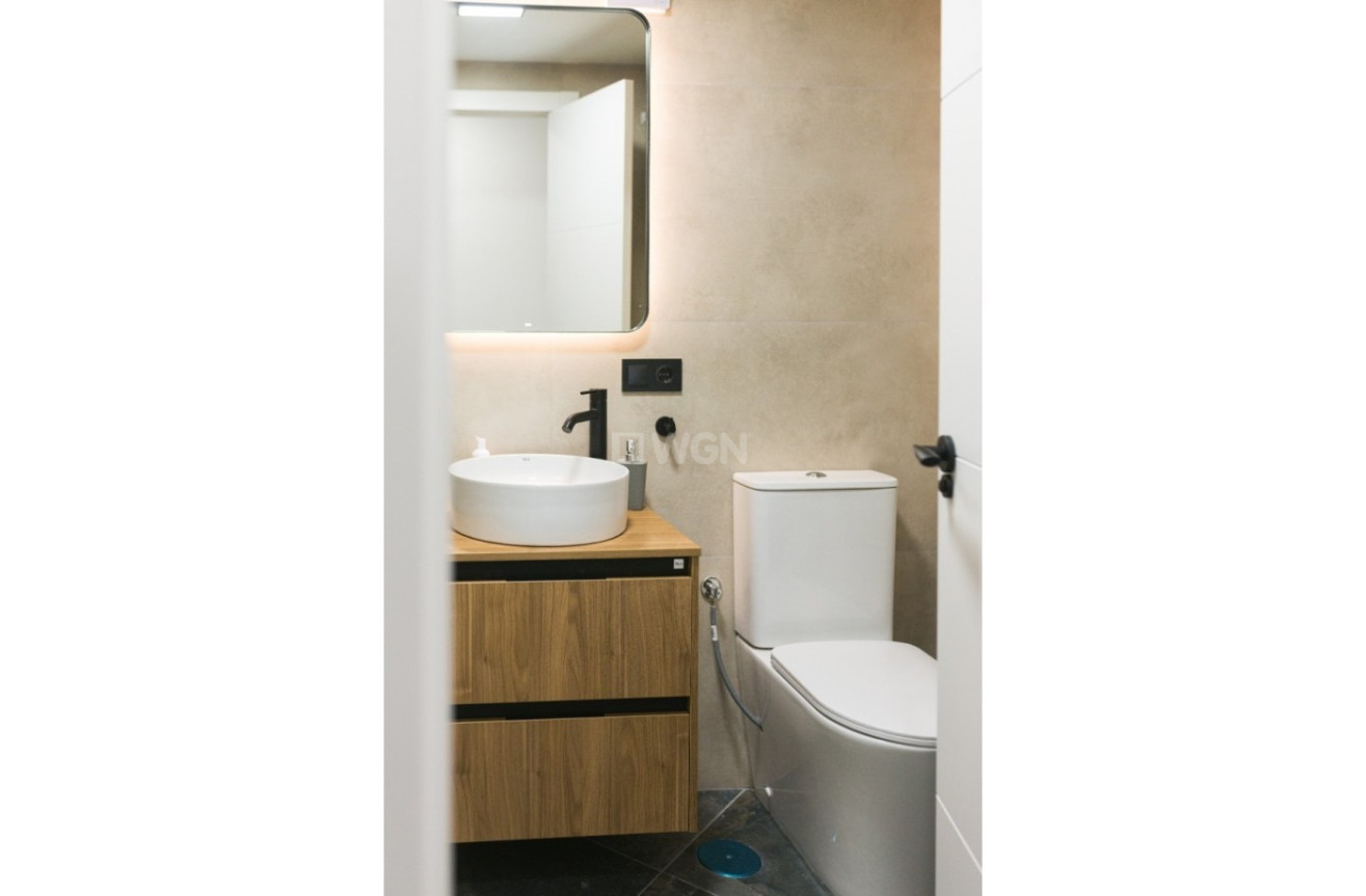 Odsprzedaż - Mieszkanie w bloku - Torrevieja - Costa Blanca