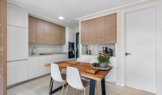 Odsprzedaż - Mieszkanie w bloku - Torrevieja - Costa Blanca