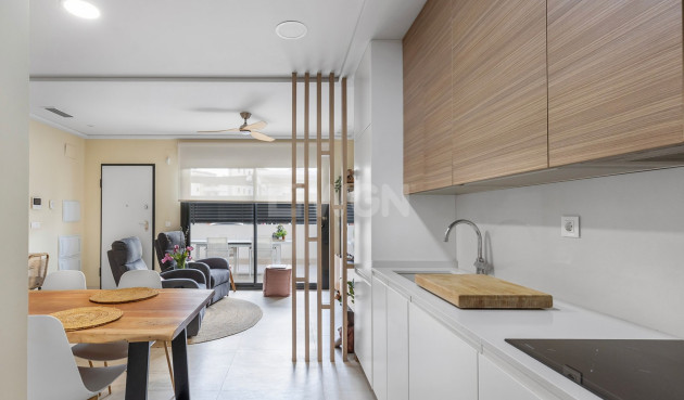 Odsprzedaż - Mieszkanie w bloku - Torrevieja - Costa Blanca