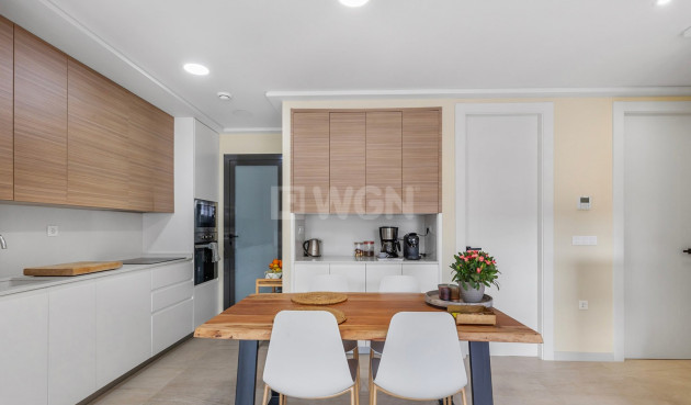 Odsprzedaż - Mieszkanie w bloku - Torrevieja - Costa Blanca