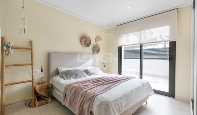 Odsprzedaż - Mieszkanie w bloku - Torrevieja - Costa Blanca