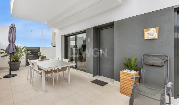 Odsprzedaż - Mieszkanie w bloku - Torrevieja - Costa Blanca