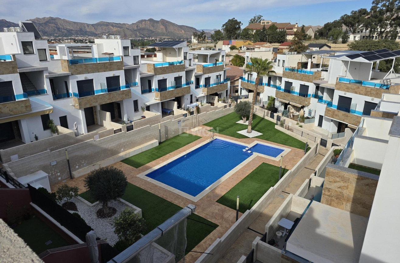 Nowy budynek - Kamienica - Bigastro - pueblo