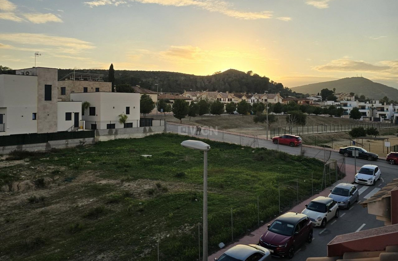 Nowy budynek - Kamienica - Bigastro - pueblo