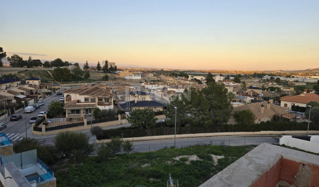 Nowy budynek - Kamienica - Bigastro - pueblo