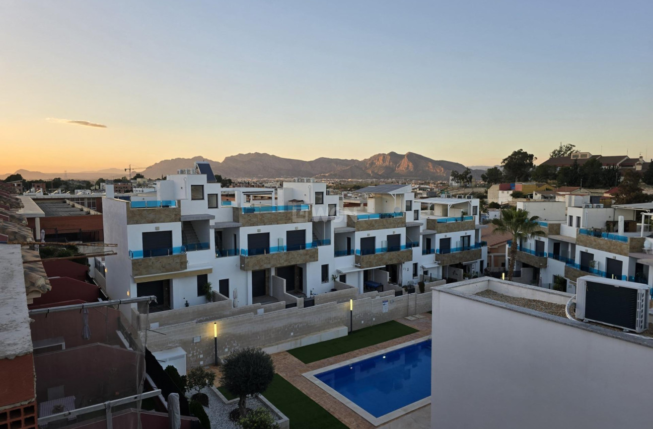 Nowy budynek - Kamienica - Bigastro - pueblo