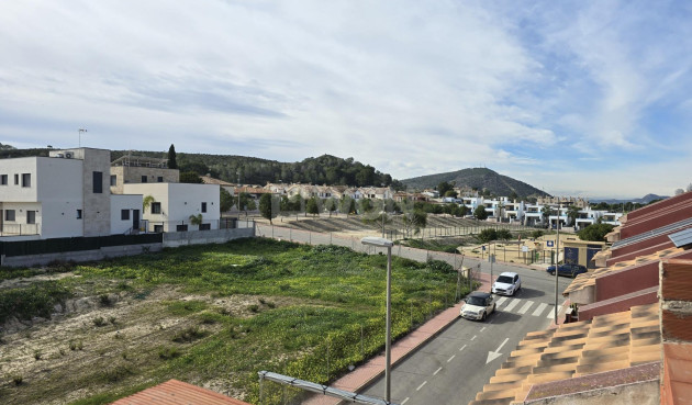 Nowy budynek - Kamienica - Bigastro - pueblo