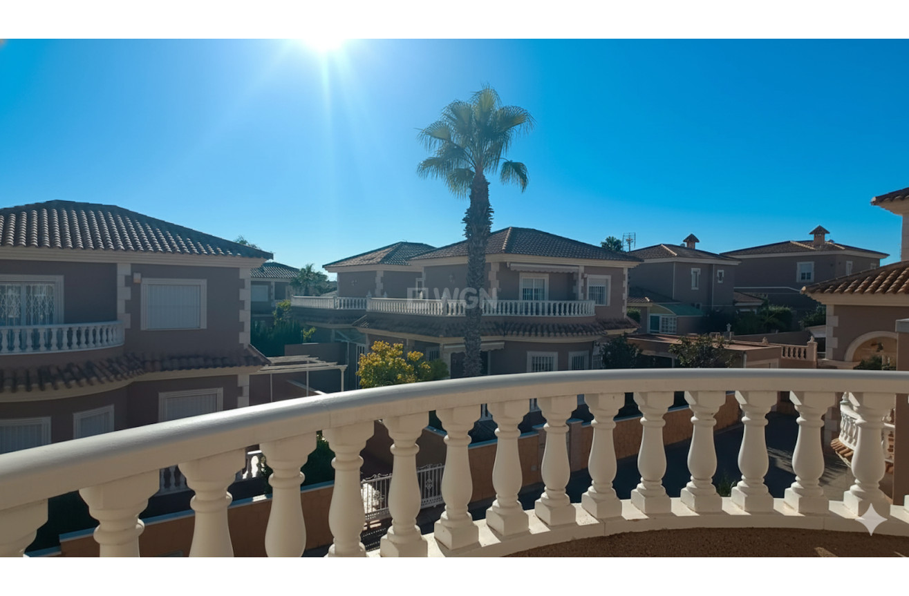 Odsprzedaż - Villa - Los Balcones - Costa Blanca