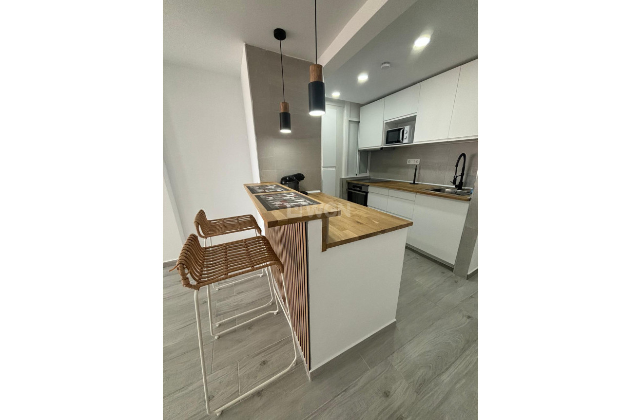 Odsprzedaż - Mieszkanie w bloku - Torrevieja - Costa Blanca