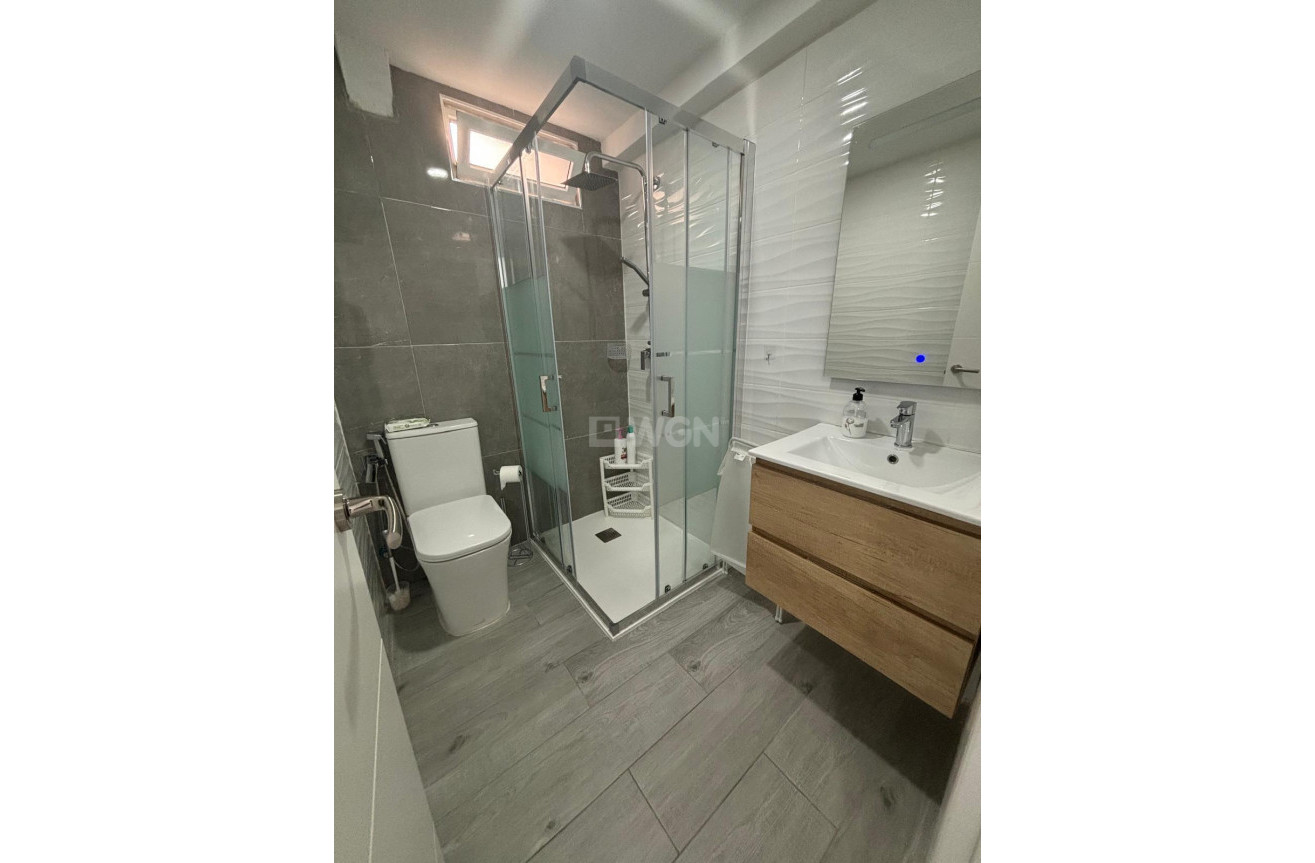 Odsprzedaż - Mieszkanie w bloku - Torrevieja - Costa Blanca