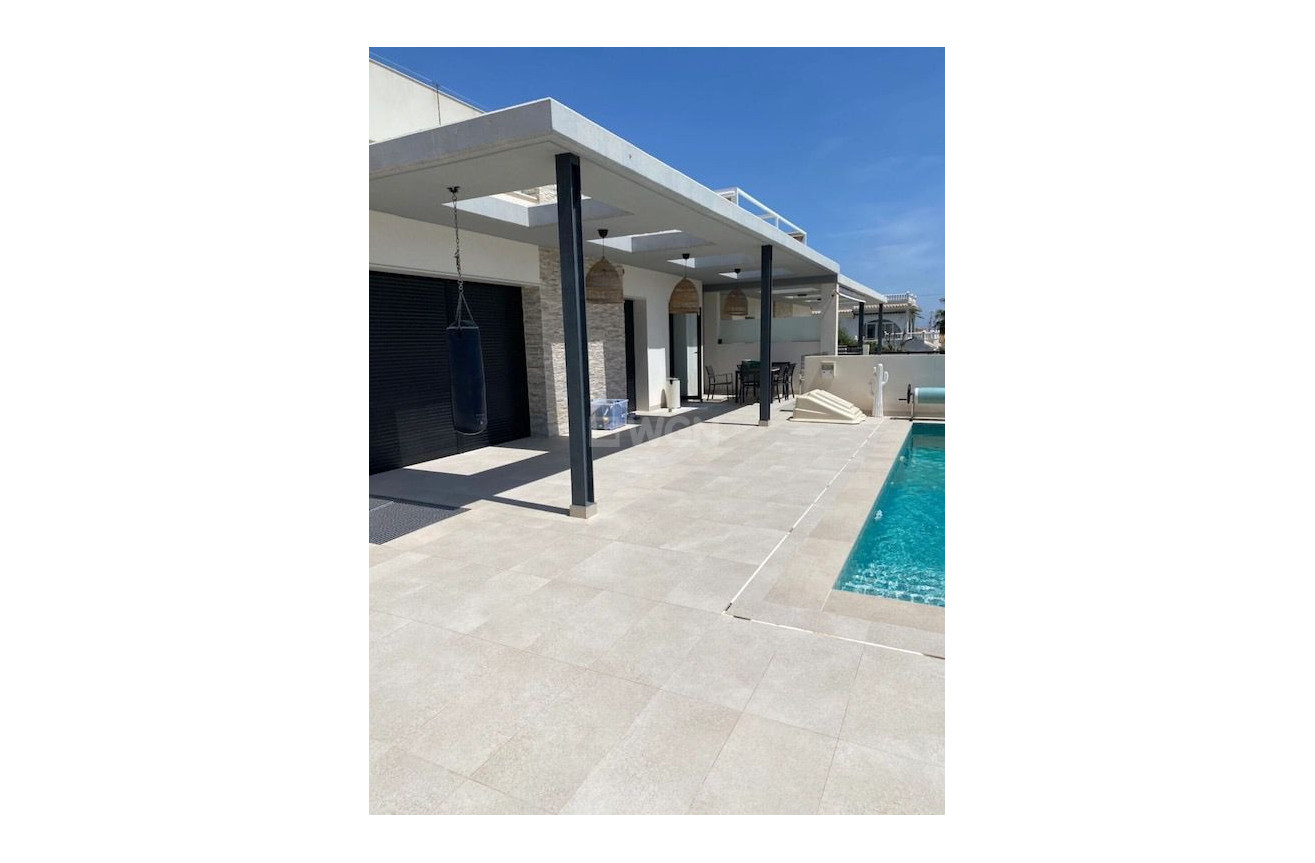 Odsprzedaż - Villa - Los Balcones - Costa Blanca