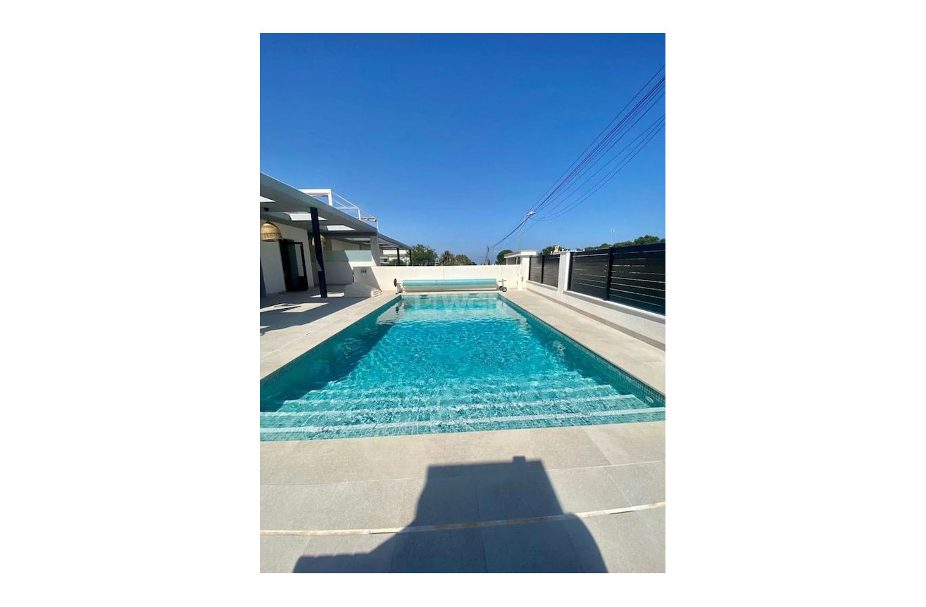 Odsprzedaż - Villa - Los Balcones - Costa Blanca