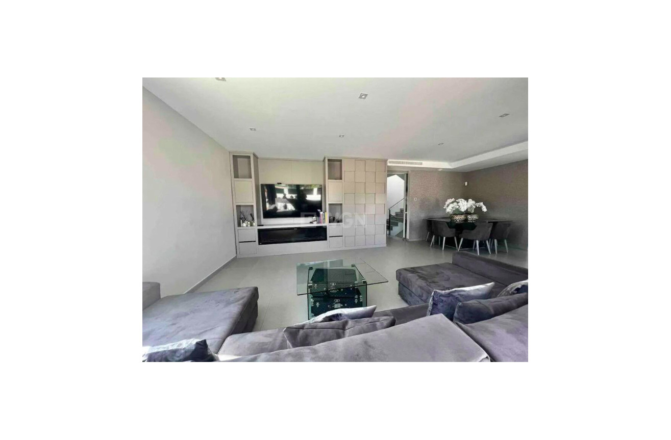 Odsprzedaż - Villa - Los Balcones - Costa Blanca