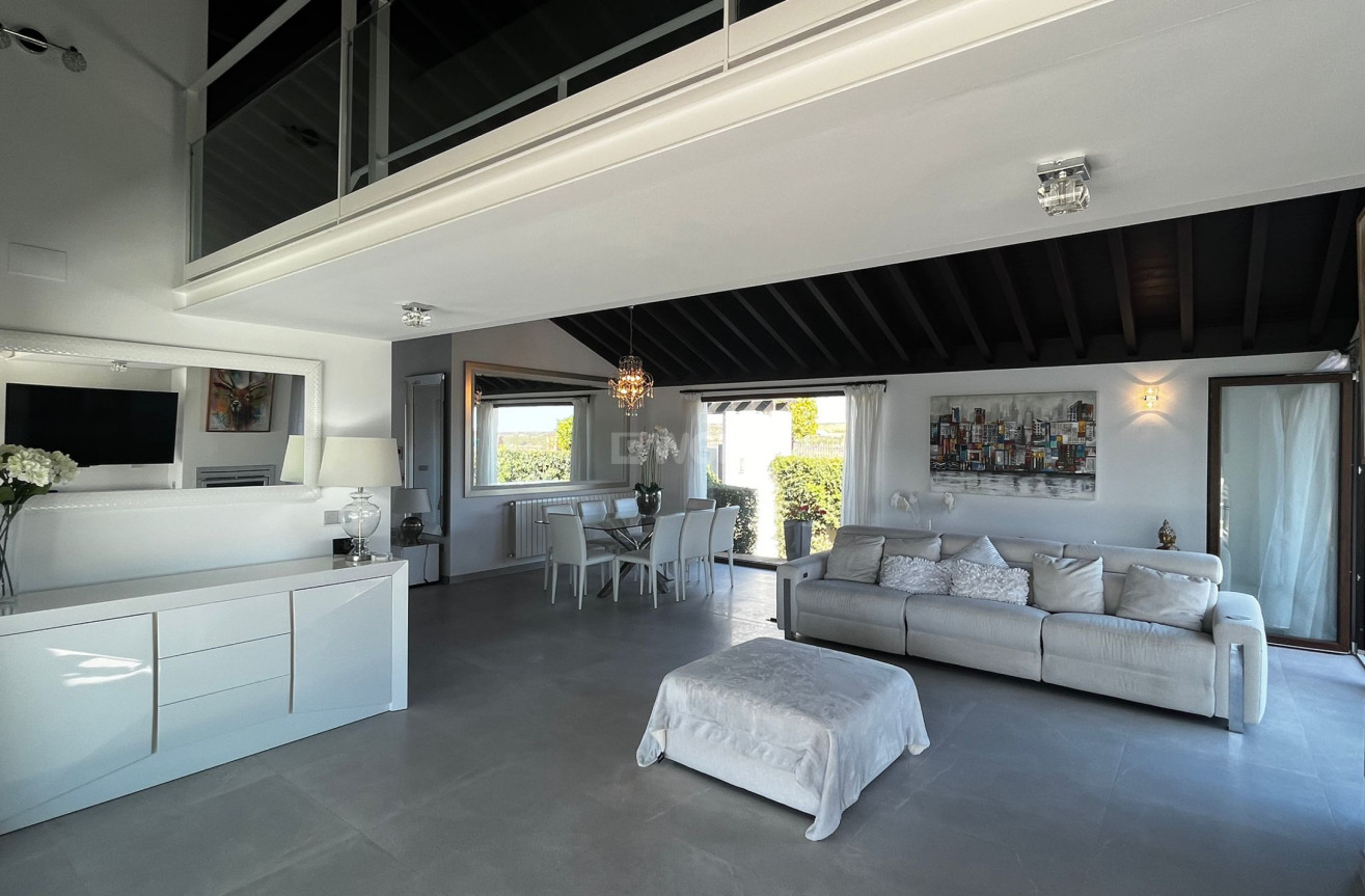 Odsprzedaż - Villa - Sucina - Inland