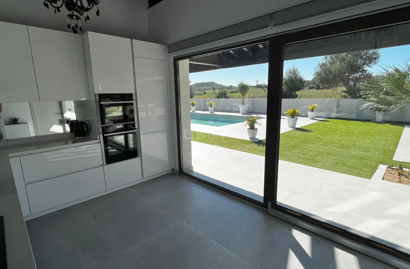 Odsprzedaż - Villa - Sucina - Inland