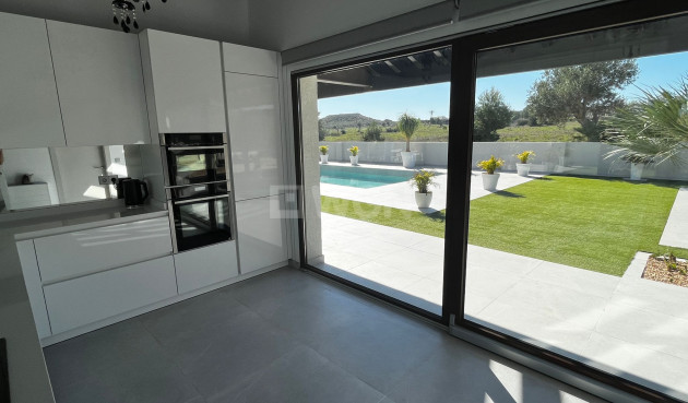 Odsprzedaż - Villa - Sucina - Inland