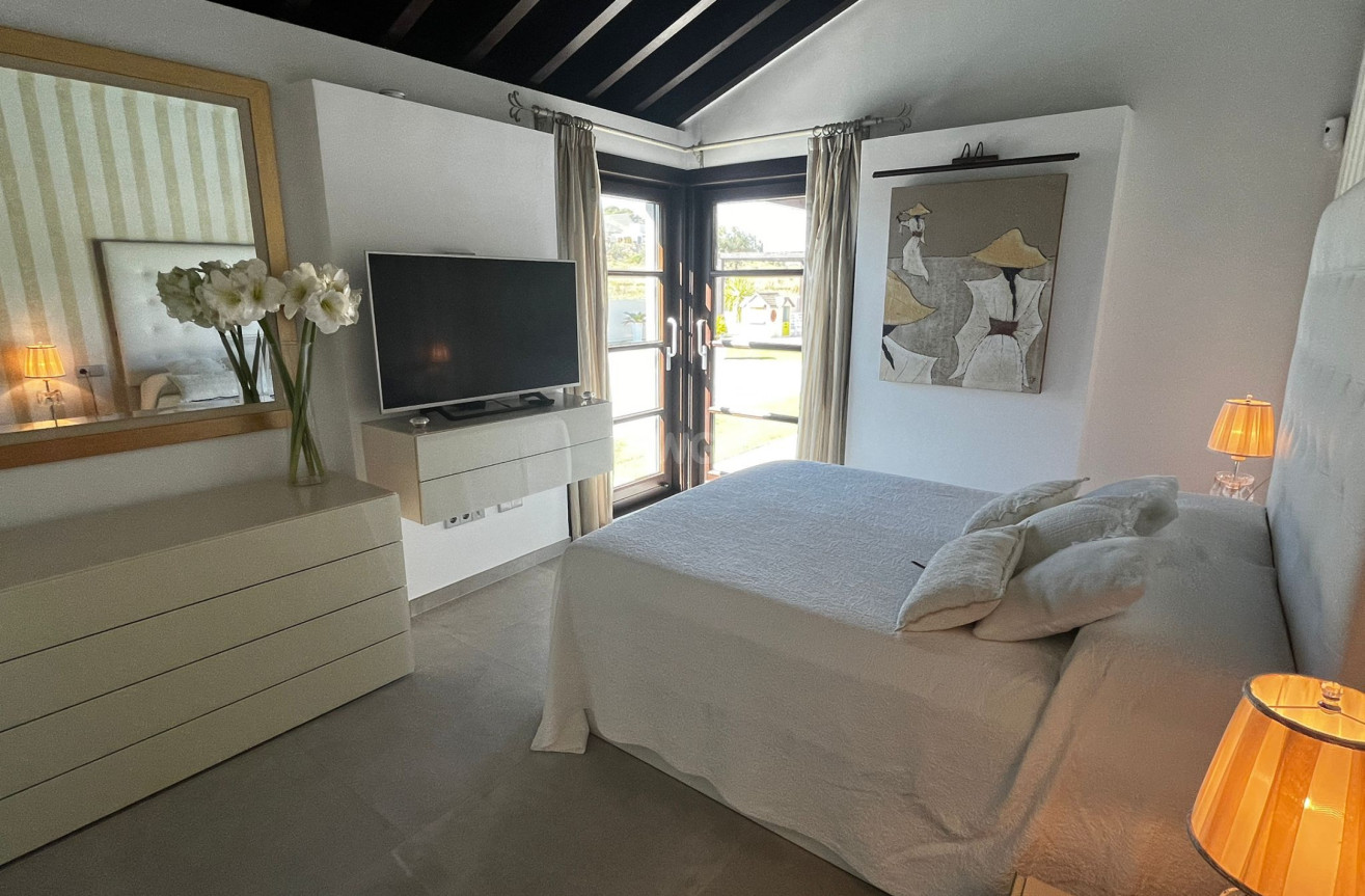 Odsprzedaż - Villa - Sucina - Inland