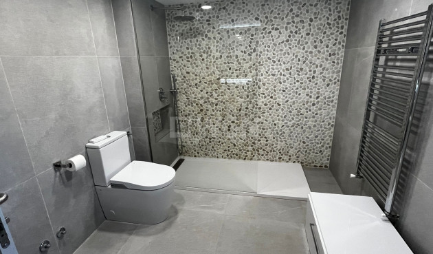 Odsprzedaż - Villa - Sucina - Inland