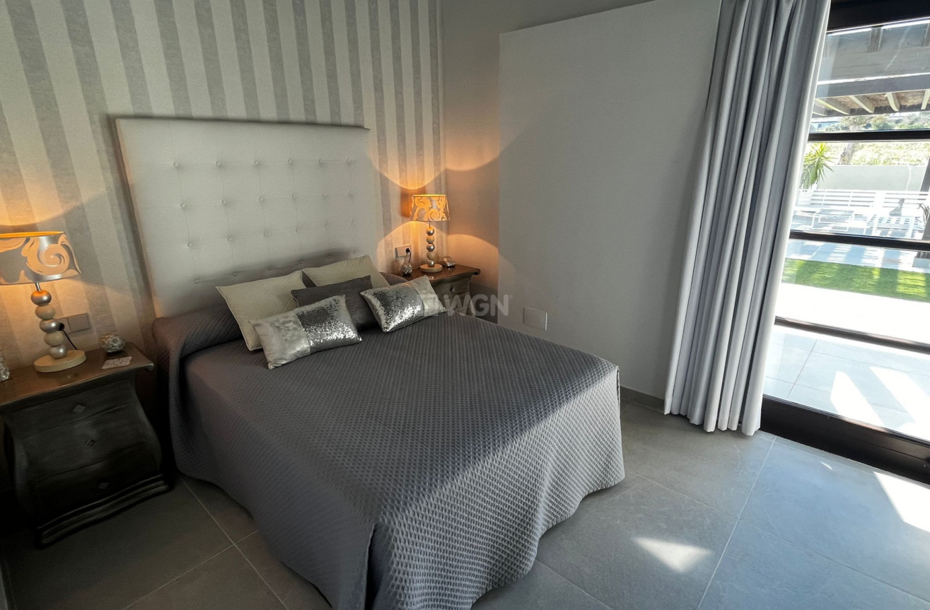 Odsprzedaż - Villa - Sucina - Inland