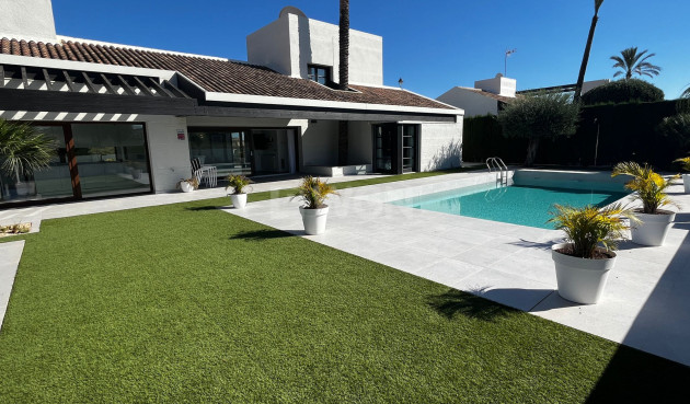 Odsprzedaż - Villa - Sucina - Inland