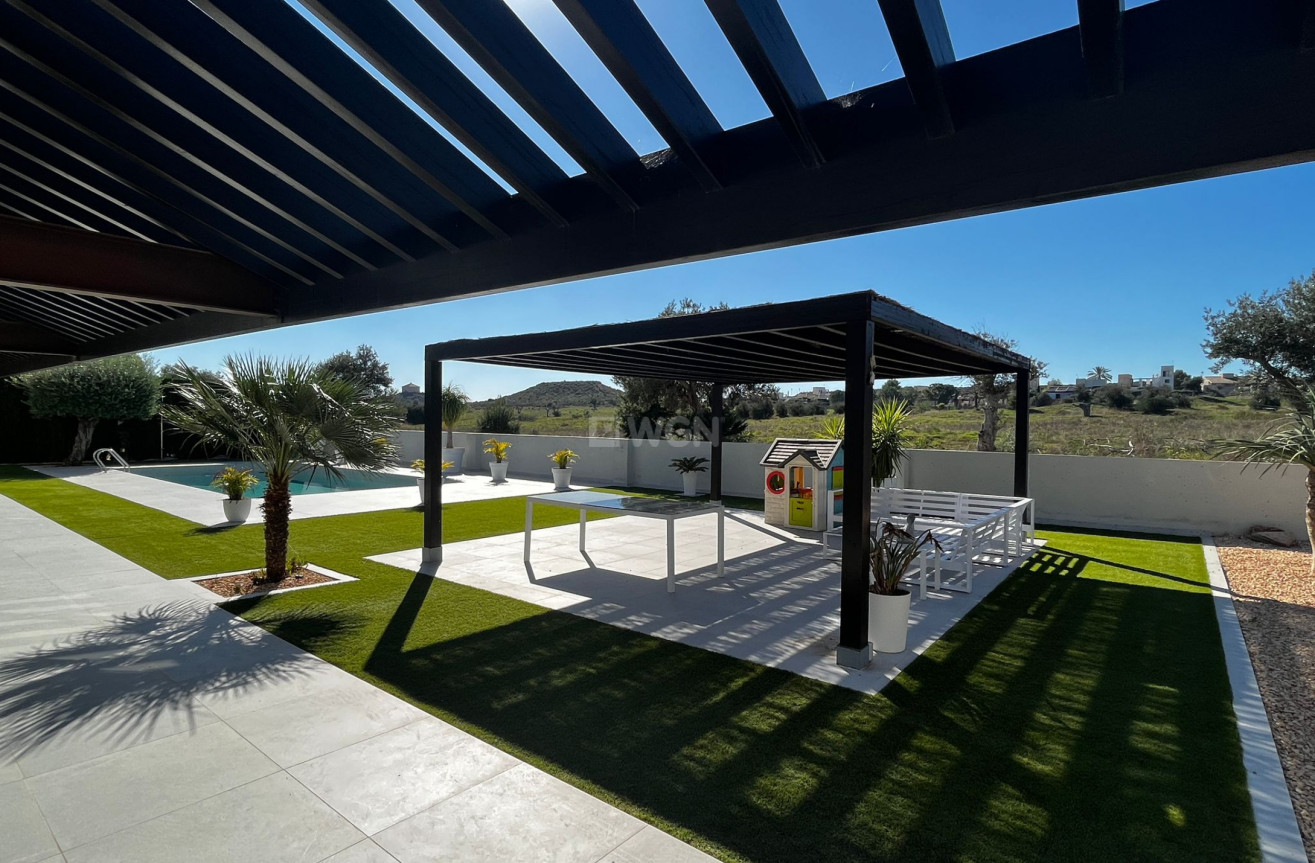 Odsprzedaż - Villa - Sucina - Inland