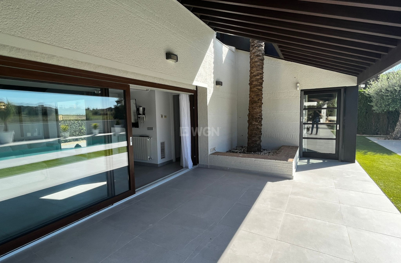 Odsprzedaż - Villa - Sucina - Inland