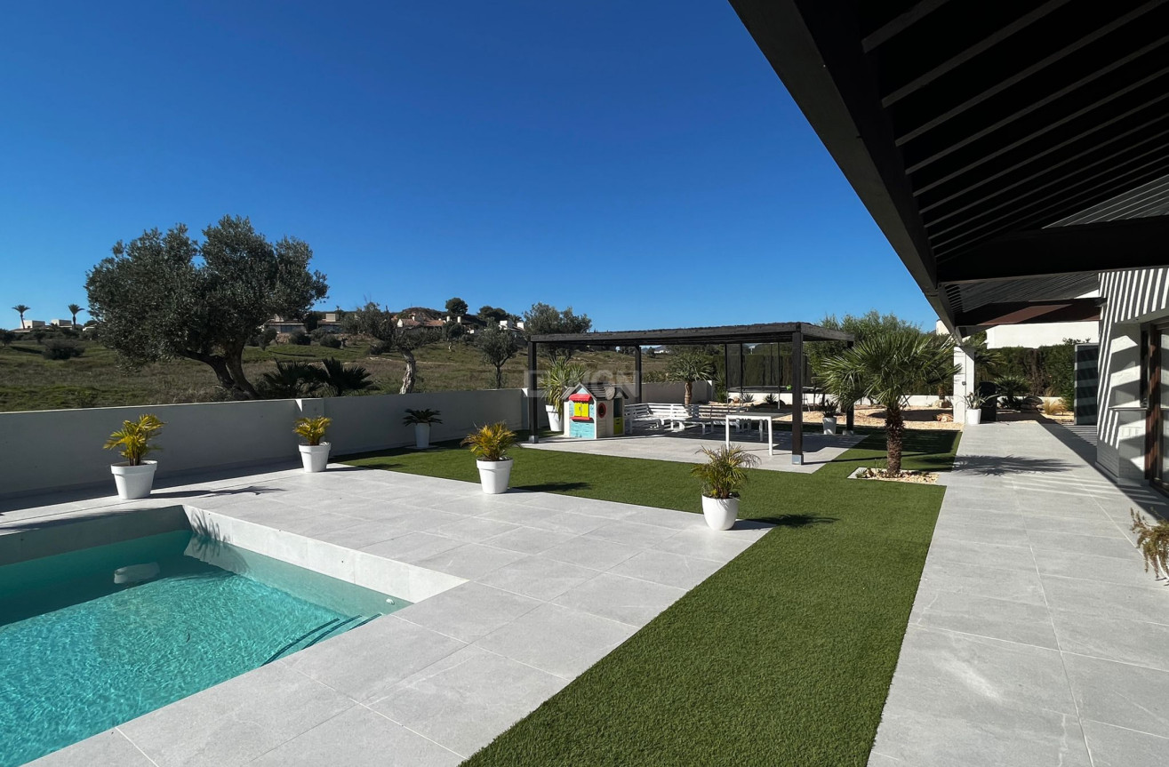 Odsprzedaż - Villa - Sucina - Inland