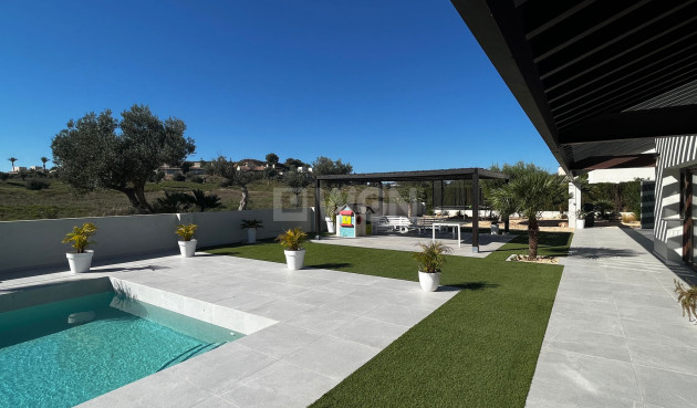 Odsprzedaż - Villa - Sucina - Inland