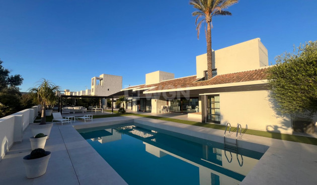 Odsprzedaż - Villa - Sucina - Inland