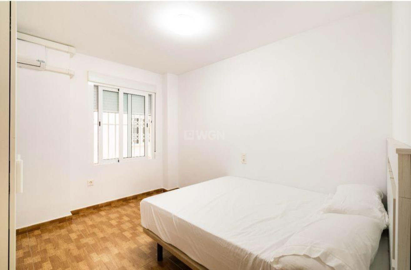 Odsprzedaż - Mieszkanie w bloku - Torrevieja - La Mata Pueblo