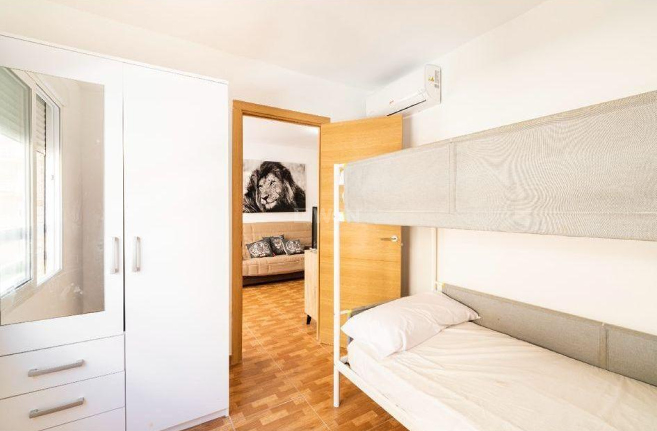Odsprzedaż - Mieszkanie w bloku - Torrevieja - La Mata Pueblo
