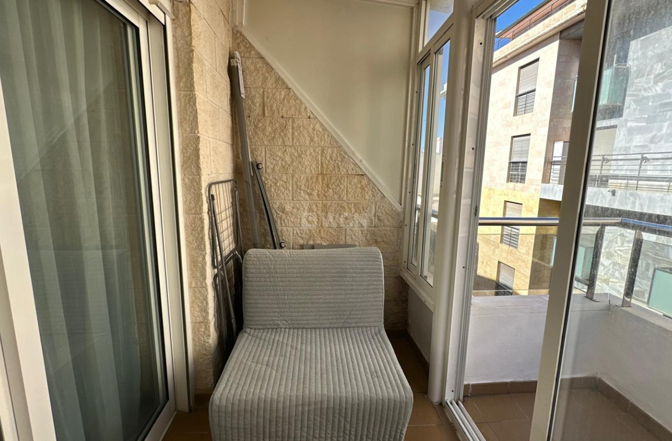 Odsprzedaż - Mieszkanie w bloku - Torrevieja - Estacion De Autobuses