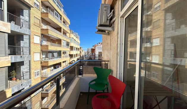 Odsprzedaż - Mieszkanie w bloku - Torrevieja - Estacion De Autobuses