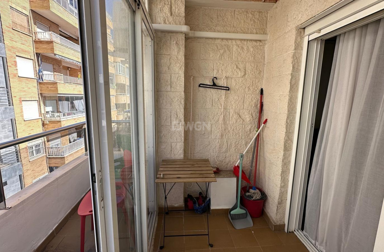 Odsprzedaż - Mieszkanie w bloku - Torrevieja - Estacion De Autobuses