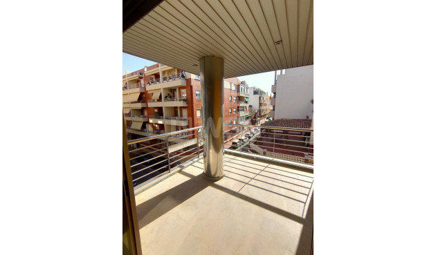 Odsprzedaż - Mieszkanie w bloku - Torrevieja - Estacion De Autobuses