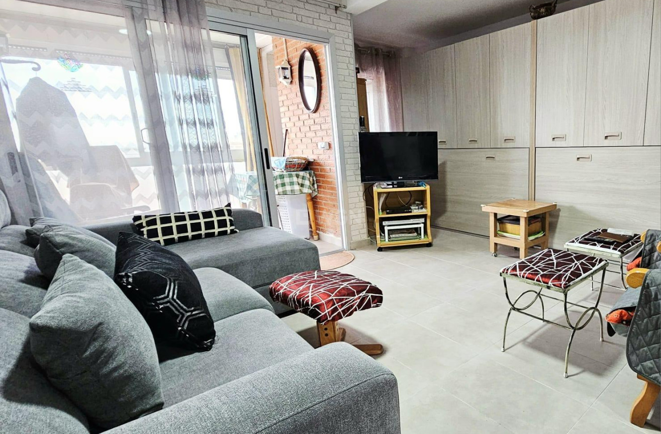 Odsprzedaż - Mieszkanie w bloku - Torrevieja - Playa De Los Naufragos