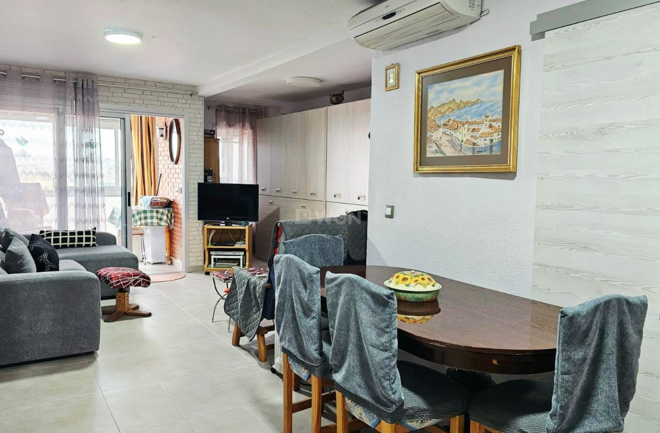 Odsprzedaż - Mieszkanie w bloku - Torrevieja - Playa De Los Naufragos