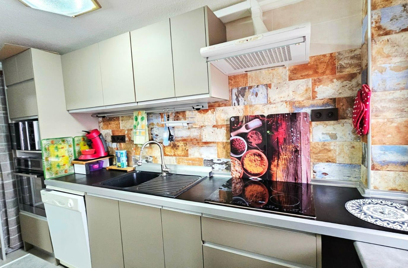 Odsprzedaż - Mieszkanie w bloku - Torrevieja - Playa De Los Naufragos