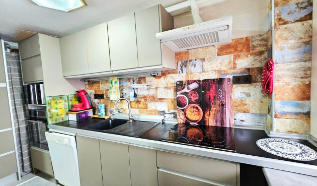 Odsprzedaż - Mieszkanie w bloku - Torrevieja - Playa De Los Naufragos