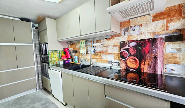 Odsprzedaż - Mieszkanie w bloku - Torrevieja - Playa De Los Naufragos