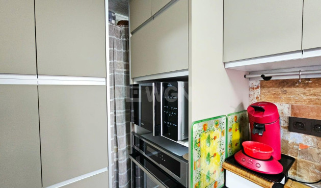 Odsprzedaż - Mieszkanie w bloku - Torrevieja - Playa De Los Naufragos