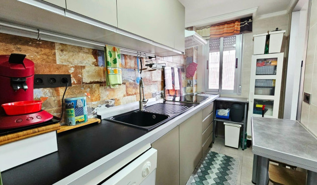 Odsprzedaż - Mieszkanie w bloku - Torrevieja - Playa De Los Naufragos