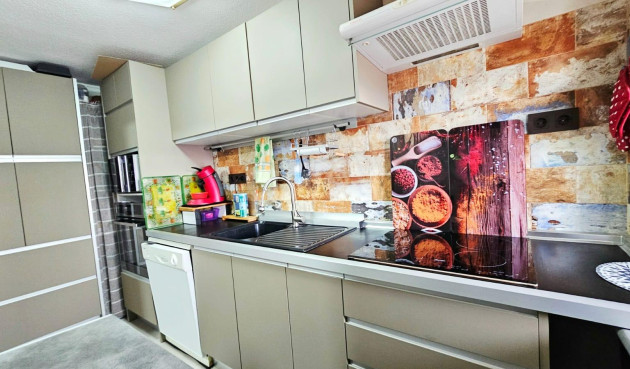 Odsprzedaż - Mieszkanie w bloku - Torrevieja - Playa De Los Naufragos